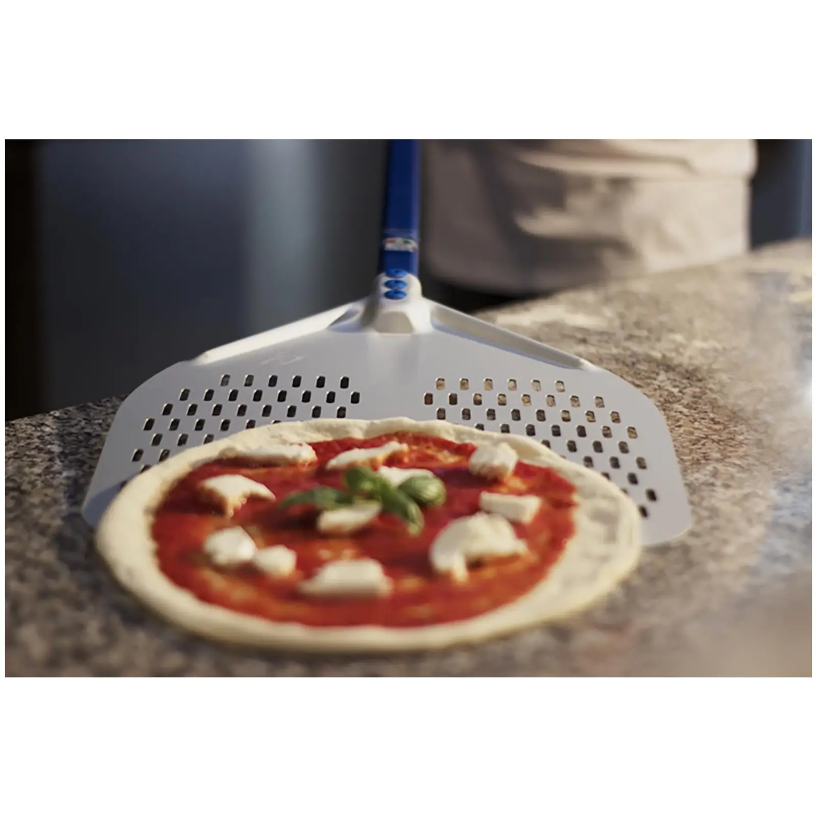 Pizzalapio - 36 x 36 cm - rei'itetty - kahva: 120 cm - anodisoitu alumiini