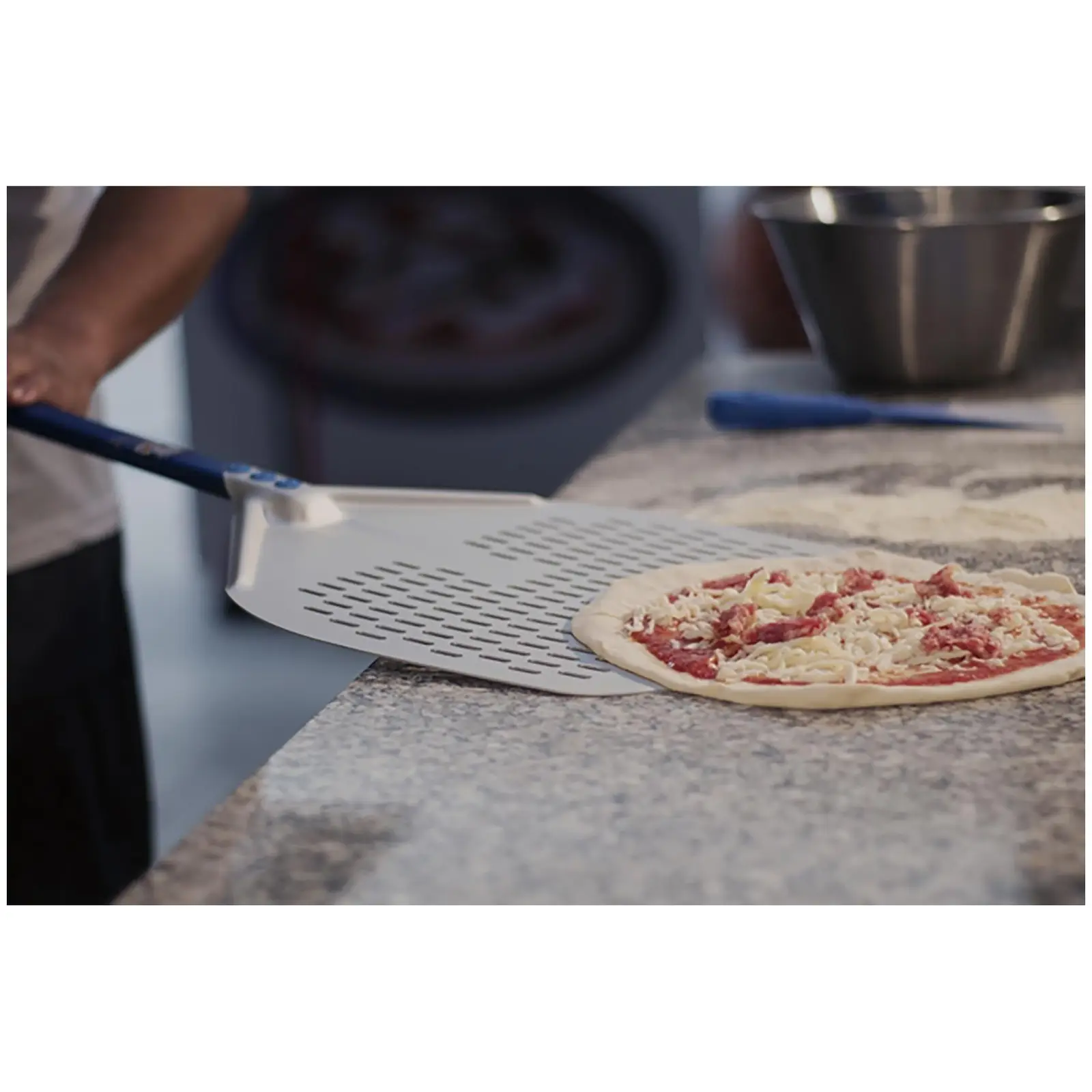 Pizzalapio - 36 x 36 cm - rei'itetty - kahva: 120 cm - anodisoitu alumiini